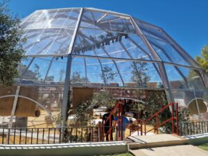 Exterior de la cúpula transparente.