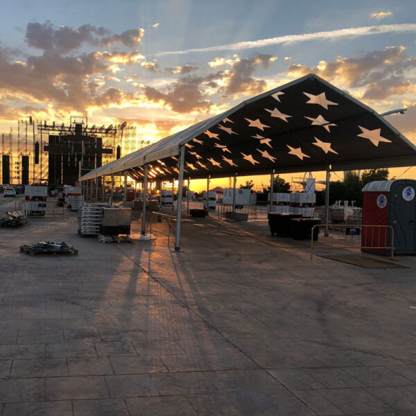 Exterior de carpa cerrada con techo de estrellas