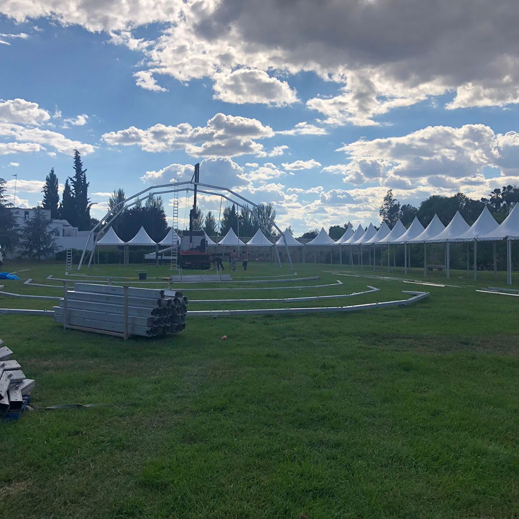 Carpas de pequeños puestos para festival y conciertos