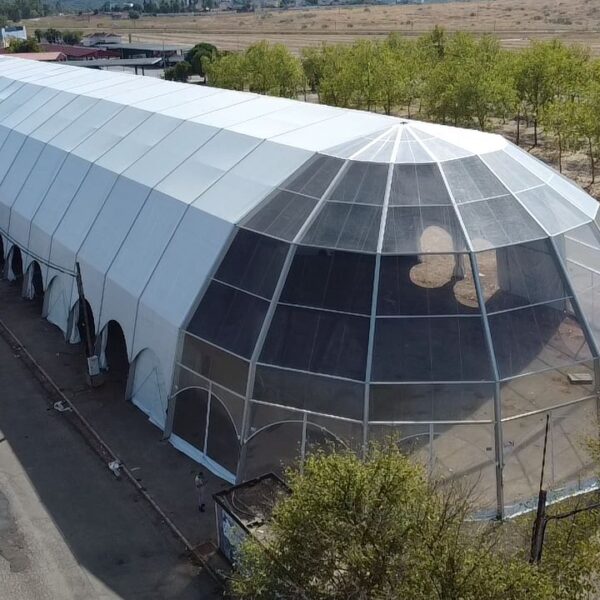 Cupula semitransparente alargada