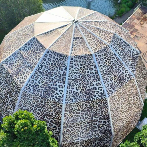 Cúpula cubierta con estampado