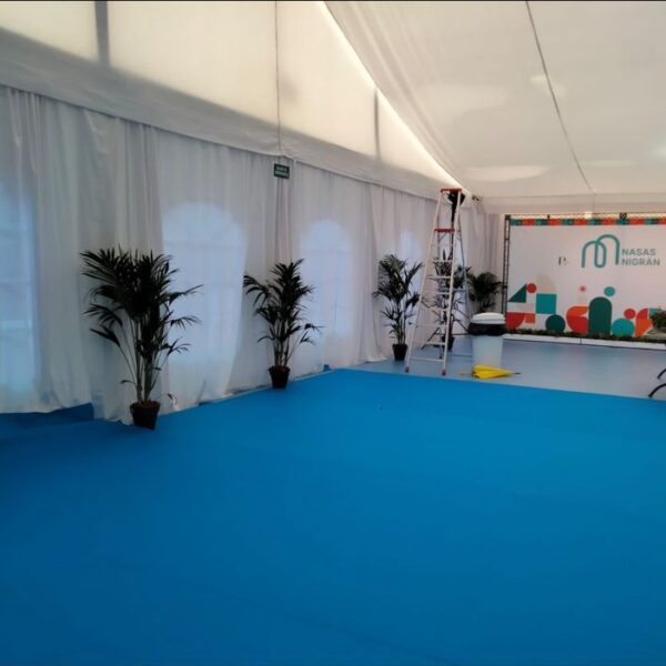 Moqueta azul en evento