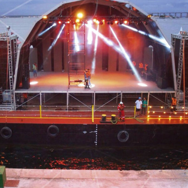 Semicúpula en un concierto en el río