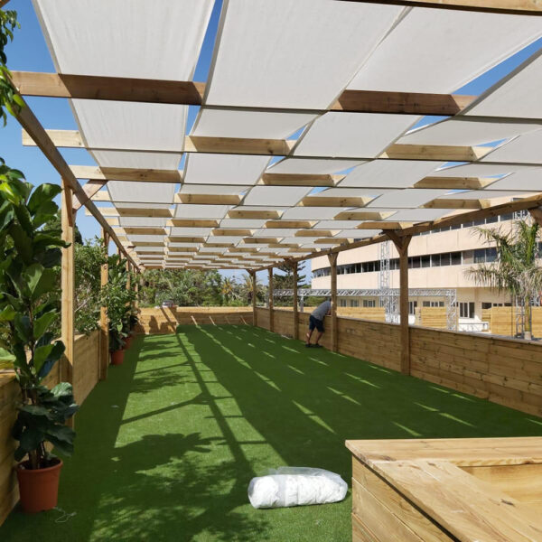 Toldo de lonas entrelazadas