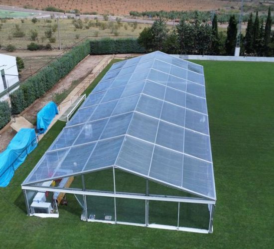 Carpa transparente cubierta